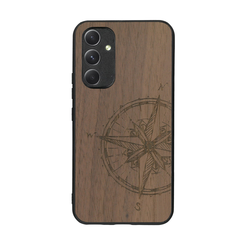 Coque de protection en bois véritable fabriquée en France pour Samsung A54 5G avec une gravure "rose des vents" sur le thème nautique et de l'océan qui s'inspire des boussoles de pirate