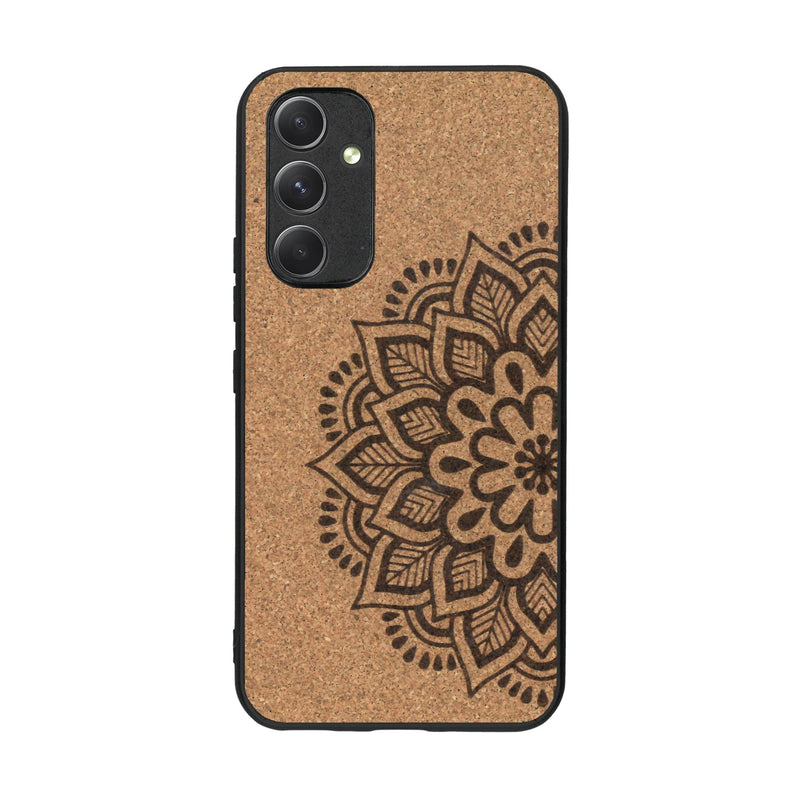 Coque de protection en bois véritable fabriquée en France pour Samsung A54 5G sur le thème de la bohème et du tatouage au henné avec une gravure représentant un mandala