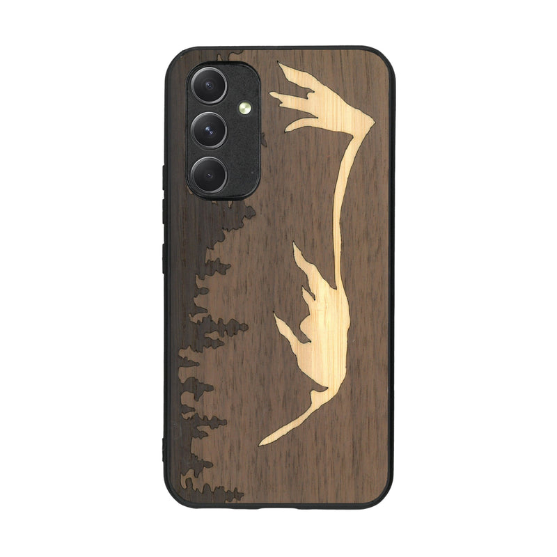 Coque de protection en bois véritable fabriquée en France pour Samsung A54 5G sur le thème de la nature et de la montagne qui allie du chêne fumé, du noyer et du bambou représentant le mont mézenc