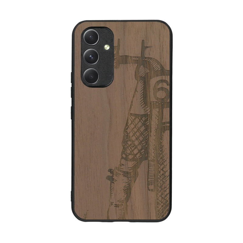 Coque de protection en bois véritable fabriquée en France pour Samsung A54 5G représentant une vue de face d'une femme sur une moto vintage dessinée à la main par l'artiste Maud Dabs