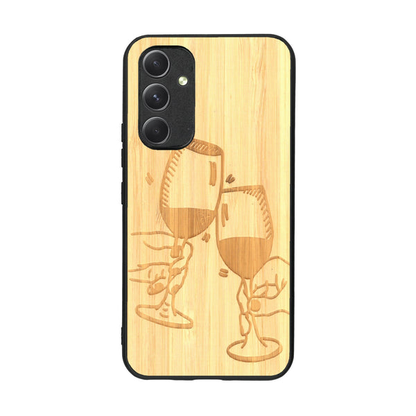 Coque de protection en bois véritable fabriquée en France pour Samsung A54 5G représentant une vue de face d'une flute de champagne dessinée à la main par l'artiste Maud Dabs