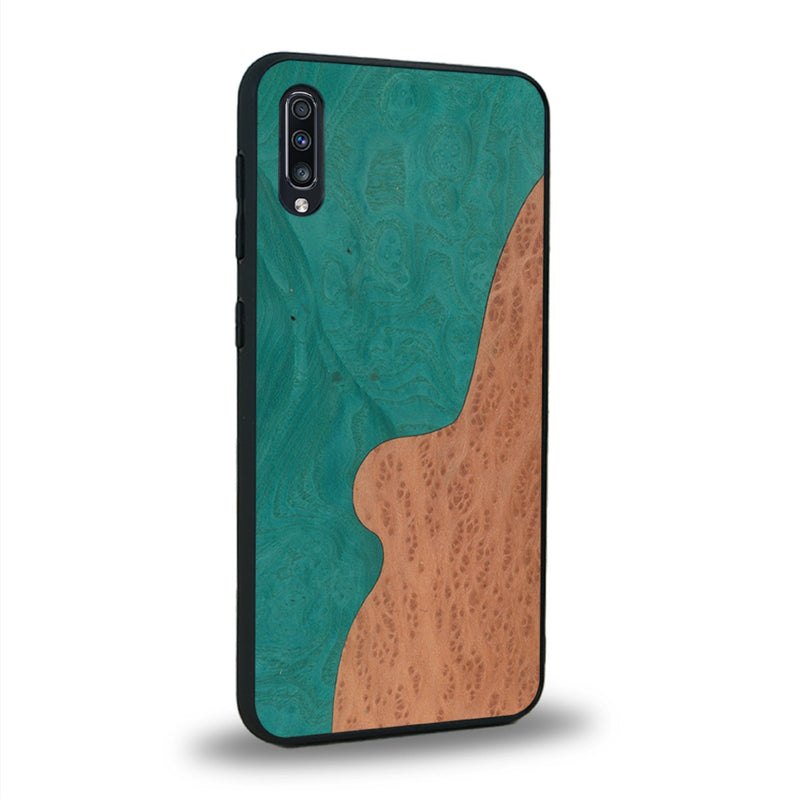 Coque de protection en bois véritable fabriquée en France pour Samsung A70 alliant plusieurs essences de bois pour représenter une plage paradisiaque