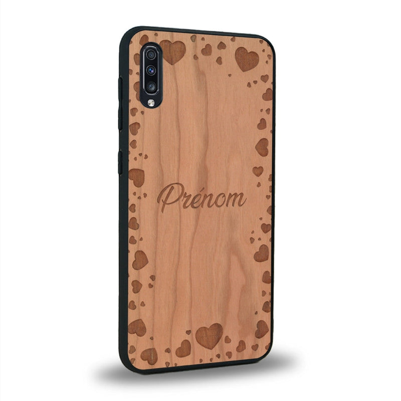 Coque de protection en bois véritable fabriquée en France pour Samsung A70 sur le thème de la fête des mères avec un motif représentant des coeurs et des feuilles