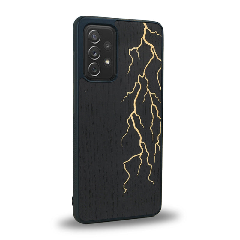 Coque de protection en bois véritable fabriquée en France pour Samsung A72 5G alliant plusieurs essences de bois pour représenter un éclair divin