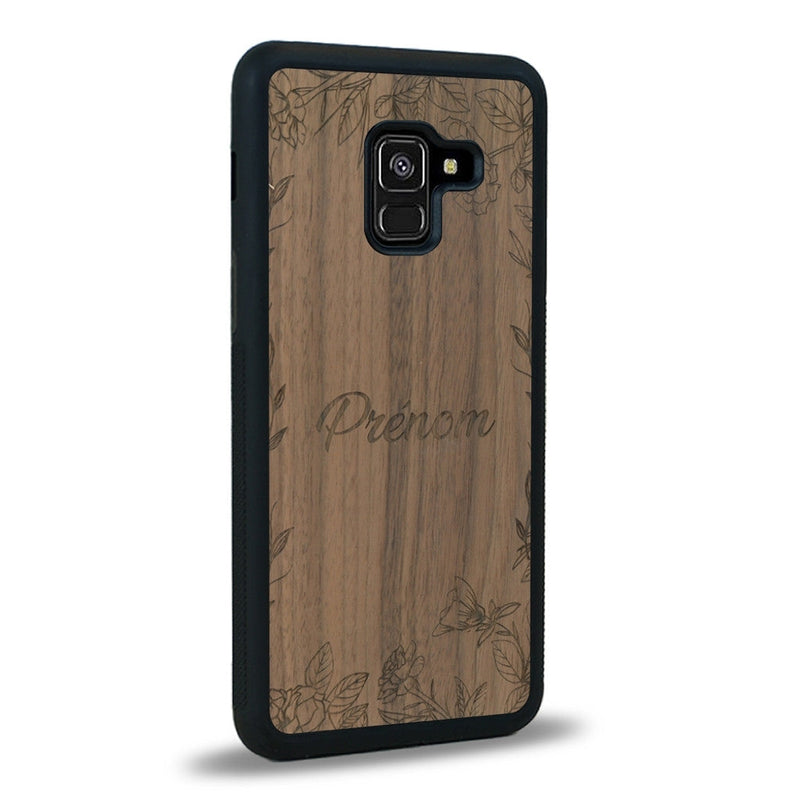 Coque de protection en bois véritable fabriquée en France pour Samsung A8 2018 sur le thème de la fête des mères avec un motif représentant des fleurs et des feuilles