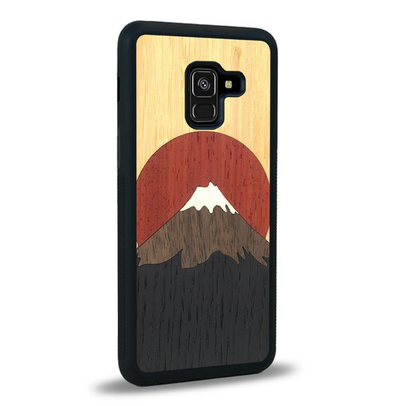 Coque de protection en bois véritable fabriquée en France pour Samsung A8 2018 alliant plusieurs essences de bois pour représenter le mont Fuji