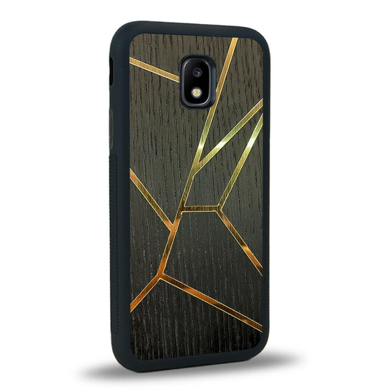 Coque de protection en bois véritable fabriquée en France pour Samsung J3 2017 alliant plusieurs essences de bois pour représenter des fragments design