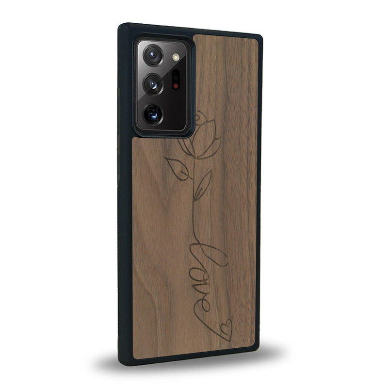 Coque de protection en bois véritable fabriquée en France pour Samsung Note 20+ sur le thème de la fête des mères avec un motif représentant une fleur dont la tige forme le mot "love"