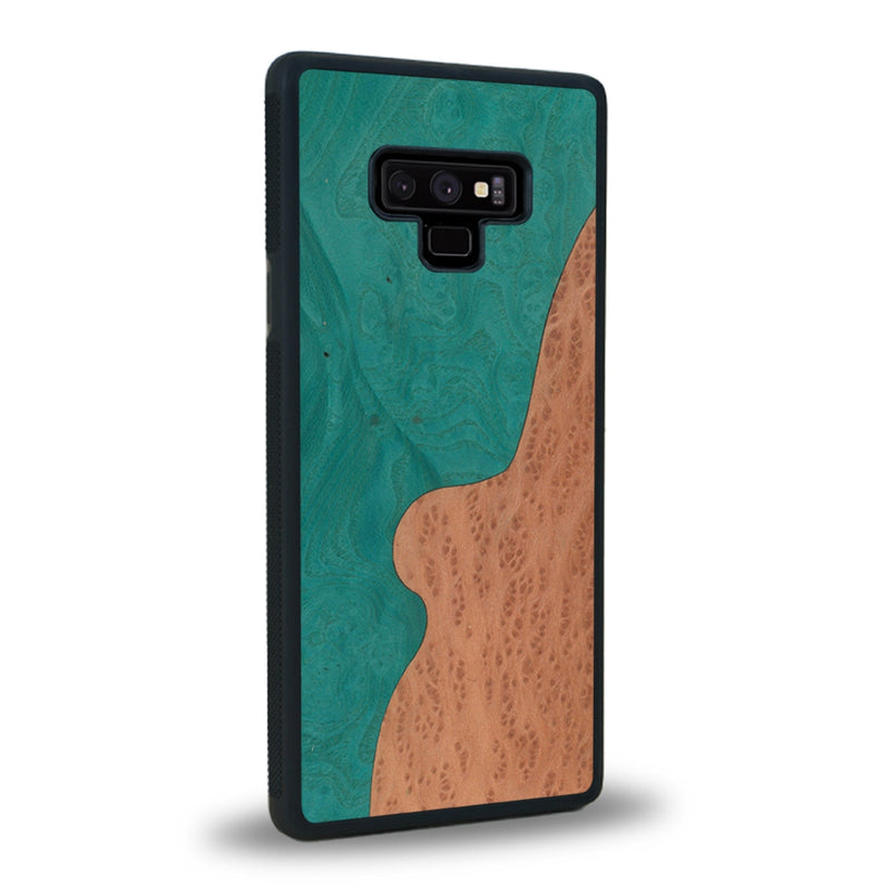 Coque de protection en bois véritable fabriquée en France pour Samsung Note 9 alliant plusieurs essences de bois pour représenter une plage paradisiaque