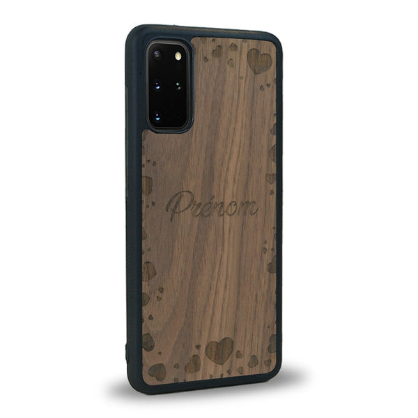 Coque de protection en bois véritable fabriquée en France pour Samsung S20FE sur le thème de la fête des mères avec un motif représentant des coeurs et des feuilles