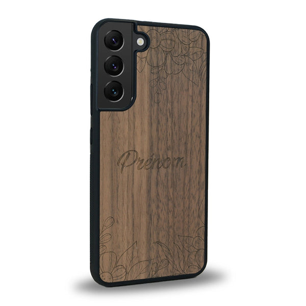 Coque de protection en bois véritable fabriquée en France pour Samsung S21FE sur le thème de la fête des mères avec un motif représentant des fleurs et des feuilles