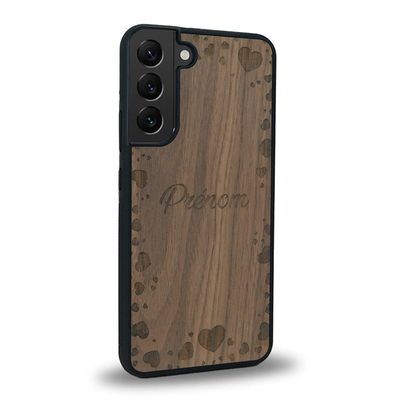 Coque de protection en bois véritable fabriquée en France pour Samsung S22 sur le thème de la fête des mères avec un motif représentant des coeurs et des feuilles