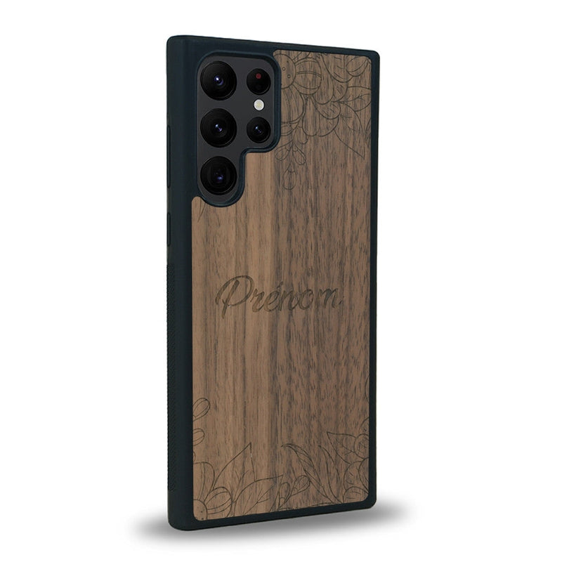 Coque de protection en bois véritable fabriquée en France pour Samsung S22 Ultra sur le thème de la fête des mères avec un motif représentant des fleurs et des feuilles