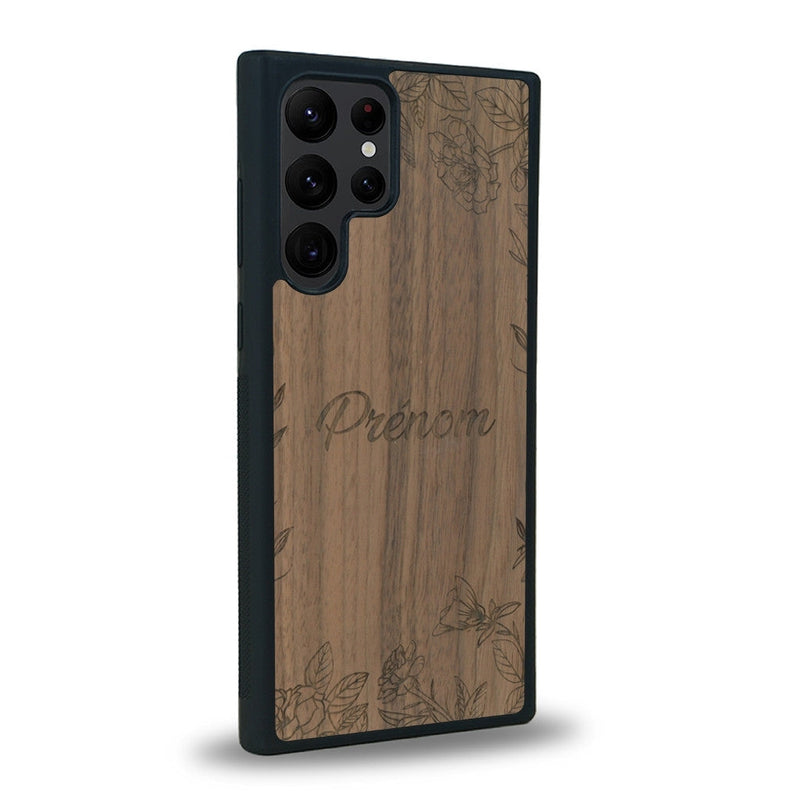 Coque de protection en bois véritable fabriquée en France pour Samsung S22 Ultra sur le thème de la fête des mères avec un motif représentant des fleurs et des feuilles