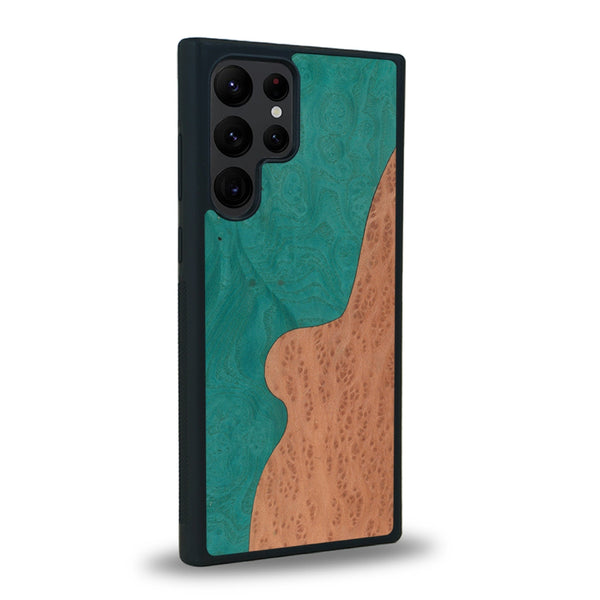 Coque de protection en bois véritable fabriquée en France pour Samsung S23 Ultra alliant plusieurs essences de bois pour représenter une plage paradisiaque