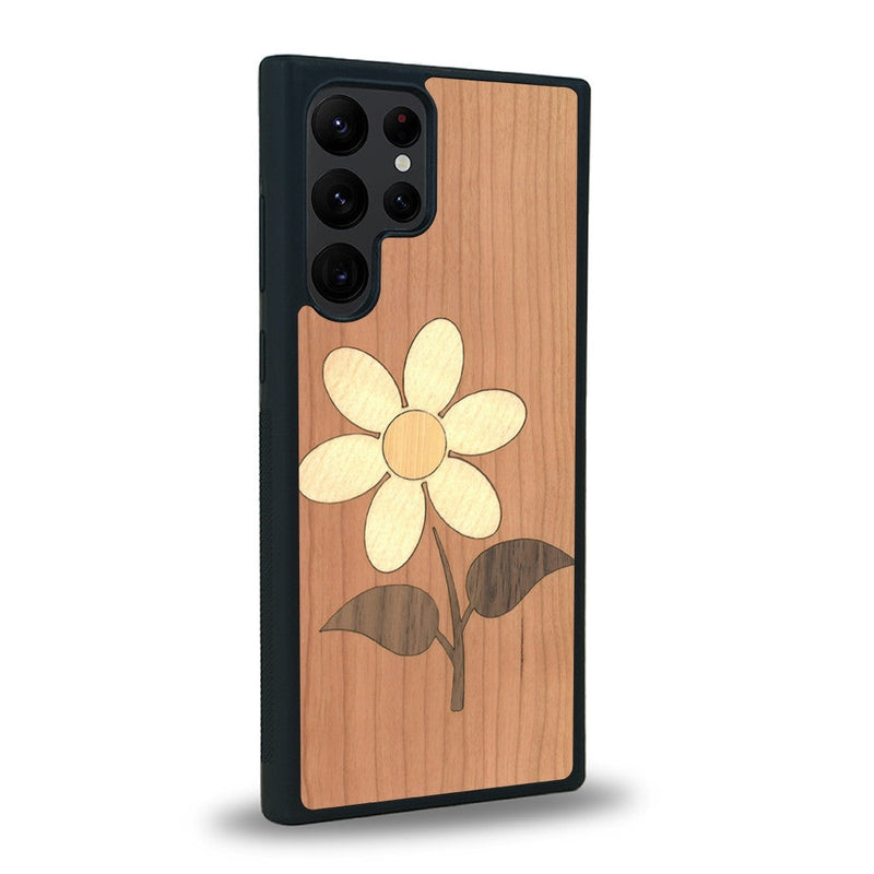 Coque de protection en bois véritable fabriquée en France pour Samsung S23 Ultra alliant plusieurs essences de bois pour représenter une marguerite