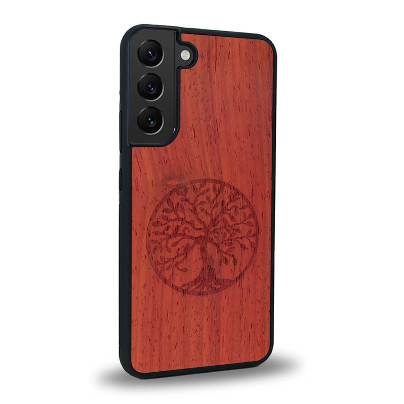 Coque de protection en bois véritable fabriquée en France pour Samsung S24 sur le thème de la spiritualité et du yoga avec une gravure zen représentant un arbre de vie