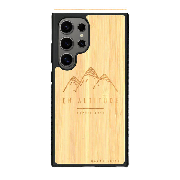 Coque de protection en bois véritable fabriquée en France pour Samsung S24 Ultra représentant des montagnes, sur le thème de la randonnée en pleine nature et du trail