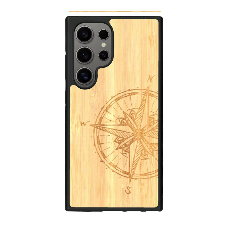 Coque de protection en bois véritable fabriquée en France pour Samsung S24 Ultra avec une gravure "rose des vents" sur le thème nautique et de l'océan qui s'inspire des boussoles de pirate