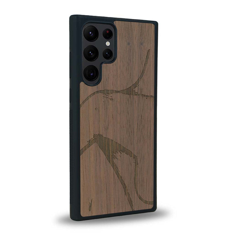 Coque de protection en bois véritable fabriquée en France pour Samsung S24 Ultra représentant une silhouette féminine dessinée à la main par l'artiste Maud Dabs