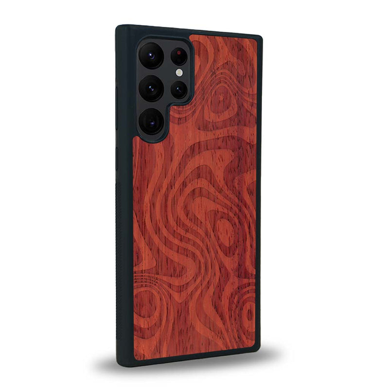 Coque de protection en bois véritable fabriquée en France pour Samsung S24 Ultra avec un motif abstrait représentant les mouvements de l'eau