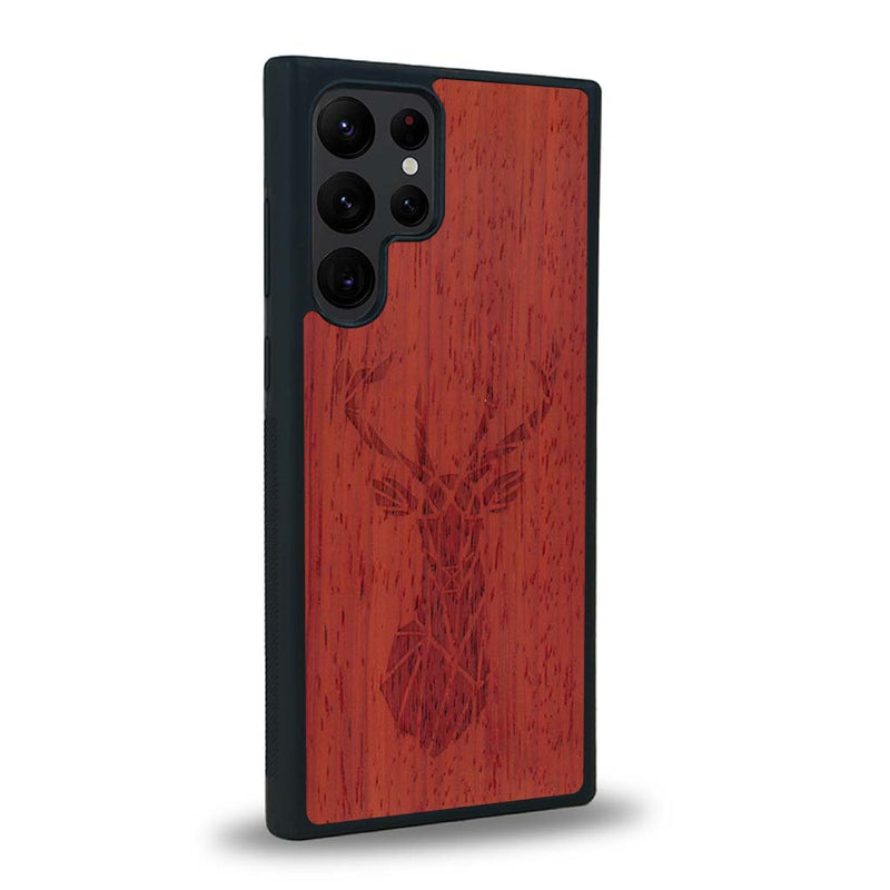 Coque de protection en bois véritable fabriquée en France pour Samsung S24 Ultra sur le thème de la nature et des animaux représentant une tête de cerf gométrique avec un design moderne et minimaliste