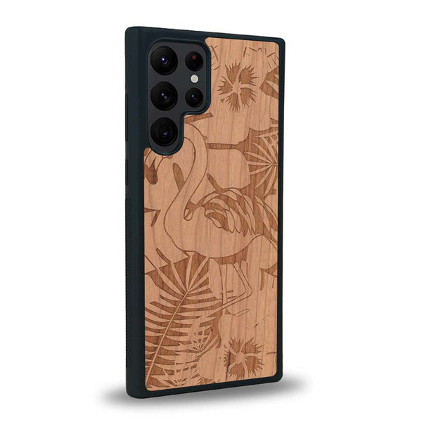 Coque de protection en bois véritable fabriquée en France pour Samsung S24 Ultra sur le thème de la nature et des animaux représentant un flamant rose entre des fougères