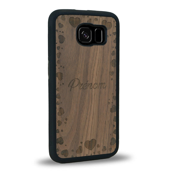 Coque de protection en bois véritable fabriquée en France pour Samsung S6 sur le thème de la fête des mères avec un motif représentant des coeurs et des feuilles