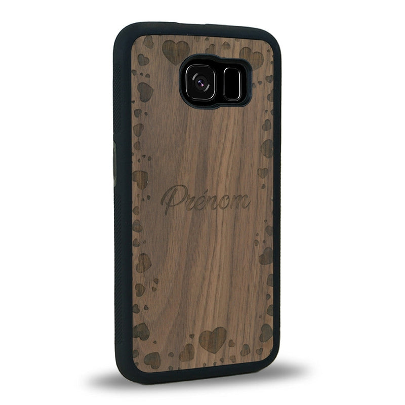 Coque de protection en bois véritable fabriquée en France pour Samsung S6E sur le thème de la fête des mères avec un motif représentant des coeurs et des feuilles