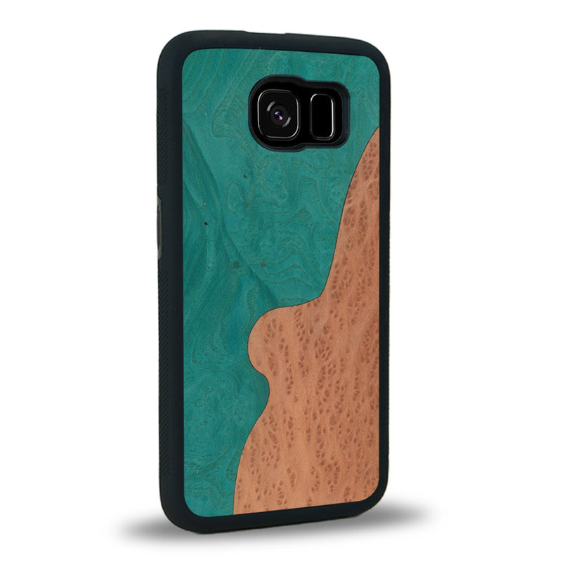 Coque de protection en bois véritable fabriquée en France pour Samsung S7 alliant plusieurs essences de bois pour représenter une plage paradisiaque