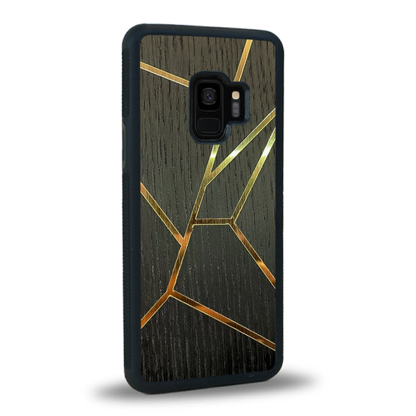 Coque de protection en bois véritable fabriquée en France pour Samsung S9 alliant plusieurs essences de bois pour représenter des fragments design