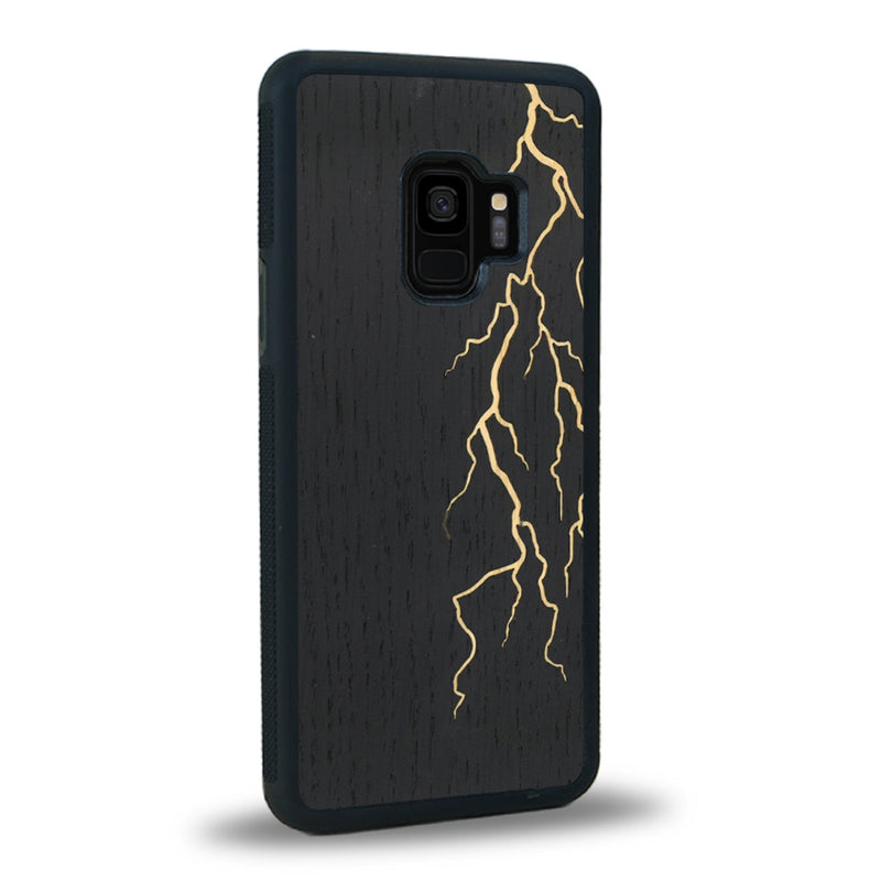 Coque de protection en bois véritable fabriquée en France pour Samsung S9 alliant plusieurs essences de bois pour représenter un éclair divin