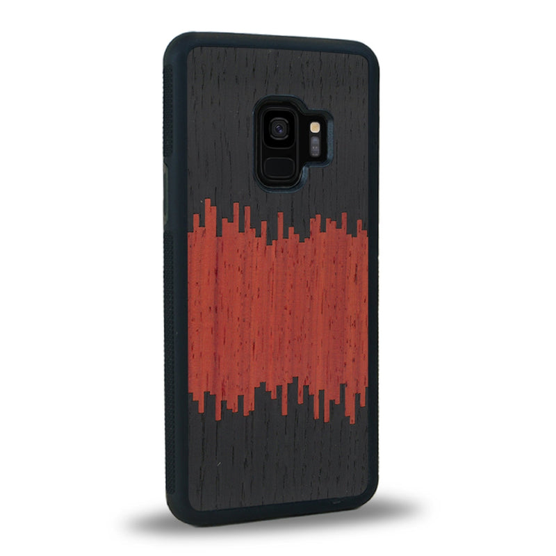 Coque de protection en bois véritable fabriquée en France pour Samsung S9+ alliant plusieurs essences de bois pour représenter du magma en fusion