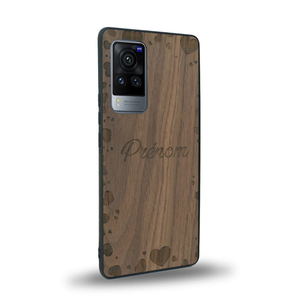 Coque de protection en bois véritable fabriquée en France pour Vivo X60 sur le thème de la fête des mères avec un motif représentant des coeurs et des feuilles