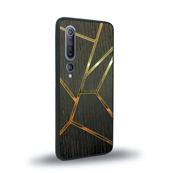 Coque de protection en bois véritable fabriquée en France pour Xiaomi Mi 10 alliant plusieurs essences de bois pour représenter des fragments design