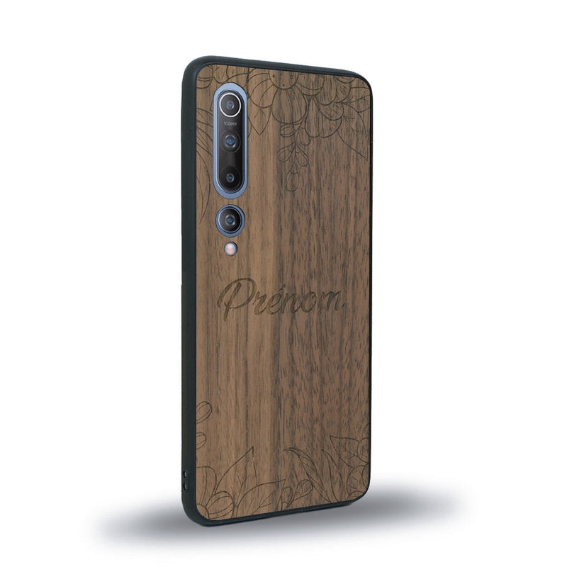 Coque de protection en bois véritable fabriquée en France pour Xiaomi Mi 10 sur le thème de la fête des mères avec un motif représentant des fleurs et des feuilles