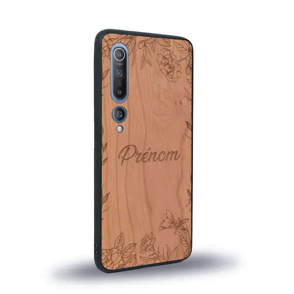 Coque de protection en bois véritable fabriquée en France pour Xiaomi Mi 10 sur le thème de la fête des mères avec un motif représentant des fleurs et des feuilles