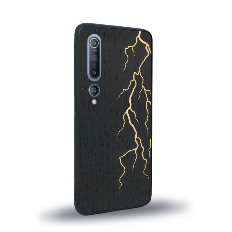 Coque de protection en bois véritable fabriquée en France pour Xiaomi Mi 10 alliant plusieurs essences de bois pour représenter un éclair divin