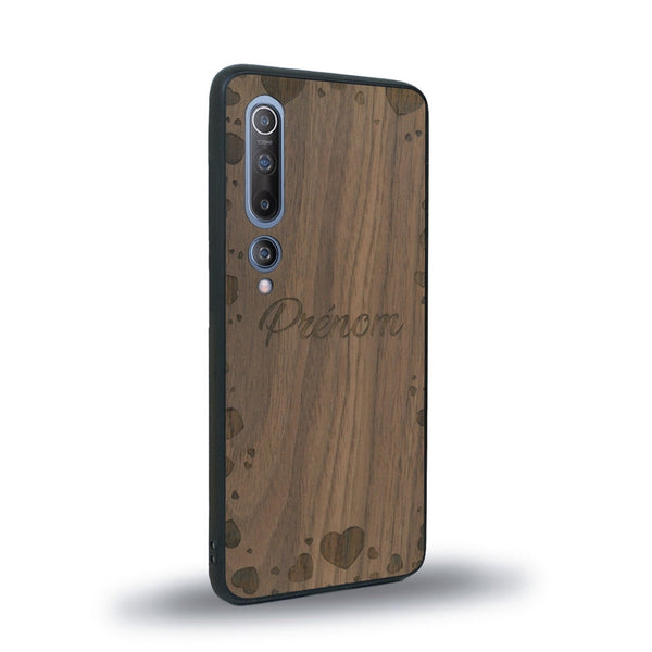 Coque de protection en bois véritable fabriquée en France pour Xiaomi Mi 10 sur le thème de la fête des mères avec un motif représentant des coeurs et des feuilles