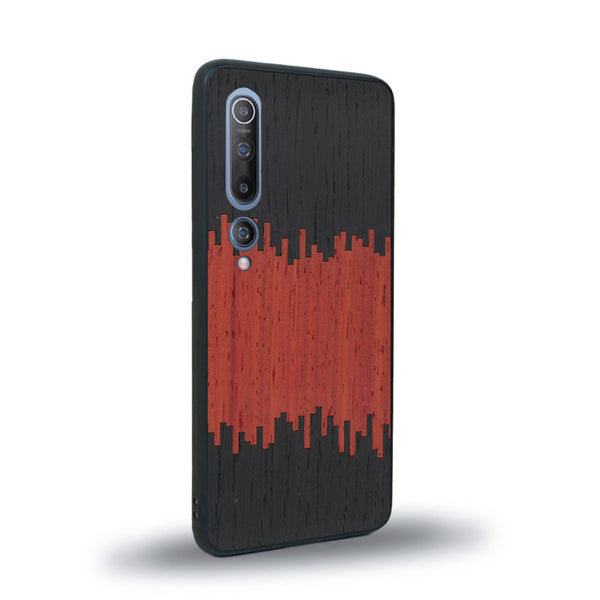 Coque de protection en bois véritable fabriquée en France pour Xiaomi Mi 10 alliant plusieurs essences de bois pour représenter du magma en fusion