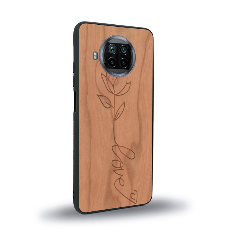 Coque de protection en bois véritable fabriquée en France pour Xiaomi Mi 10T Lite sur le thème de la fête des mères avec un motif représentant une fleur dont la tige forme le mot "love"