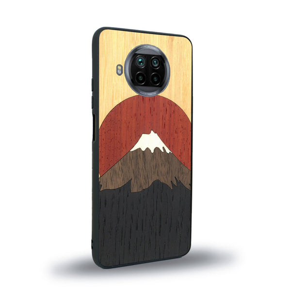 Coque de protection en bois véritable fabriquée en France pour Xiaomi Mi 10T Lite alliant plusieurs essences de bois pour représenter le mont Fuji