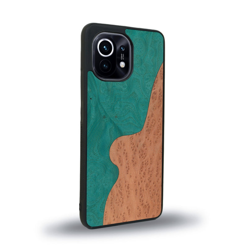 Coque de protection en bois véritable fabriquée en France pour Xiaomi Mi 11 alliant plusieurs essences de bois pour représenter une plage paradisiaque