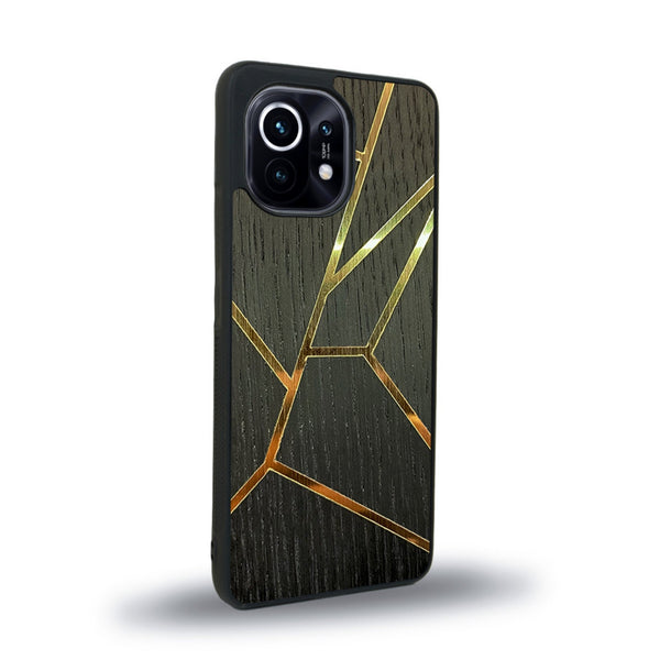 Coque de protection en bois véritable fabriquée en France pour Xiaomi Mi 11 alliant plusieurs essences de bois pour représenter des fragments design