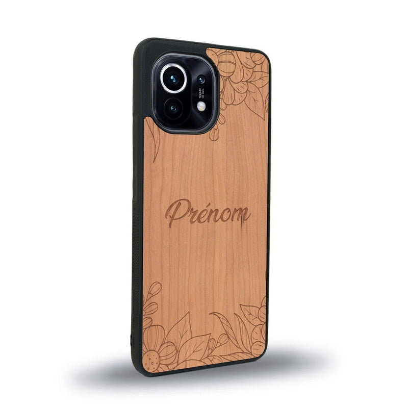 Coque de protection en bois véritable fabriquée en France pour Xiaomi Mi 11 Lite sur le thème de la fête des mères avec un motif représentant des fleurs et des feuilles