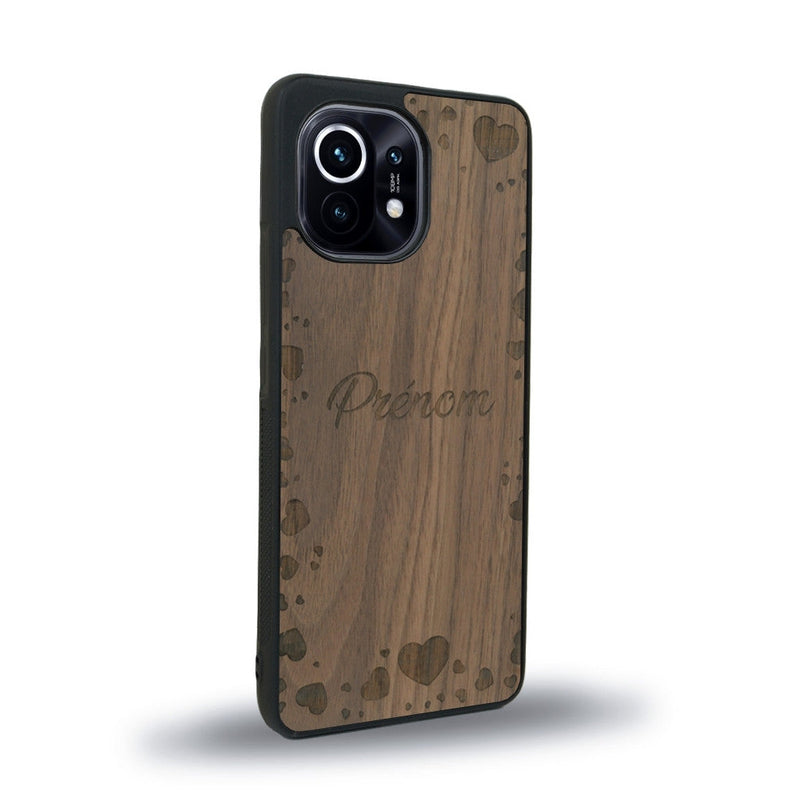 Coque de protection en bois véritable fabriquée en France pour Xiaomi Mi 11 Lite sur le thème de la fête des mères avec un motif représentant des coeurs et des feuilles