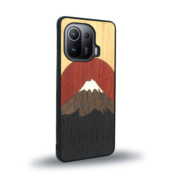 Coque de protection en bois véritable fabriquée en France pour Xiaomi Mi 11 Pro alliant plusieurs essences de bois pour représenter le mont Fuji