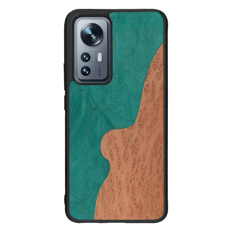 Coque de protection en bois véritable fabriquée en France pour Xiaomi Mi 12 5G alliant plusieurs essences de bois pour représenter une plage paradisiaque