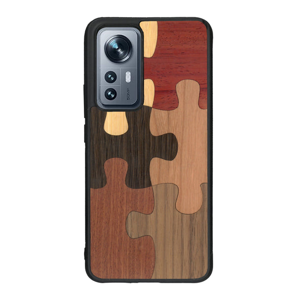 Coque de protection en bois véritable fabriquée en France pour Xiaomi Mi 12 5G représentant un puzzle en six pièces qui allie du chêne fumé, du noyer, du bambou, du padouk, du merisier et de l'acajou