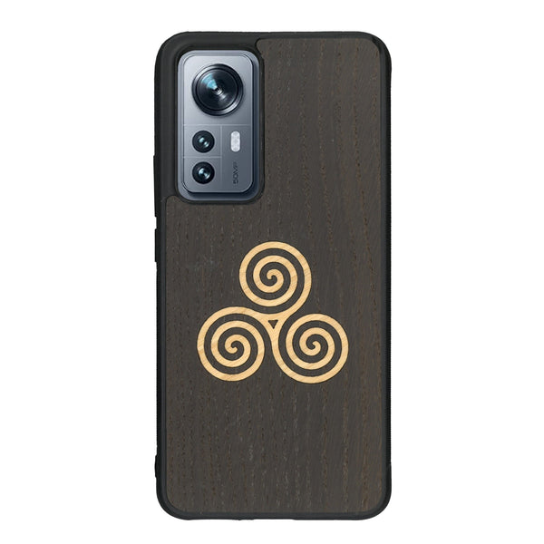 Coque de protection en bois véritable fabriquée en France pour Xiaomi Mi 12 5G alliant du chêne fumé et du bambou et doré représentant un triskell